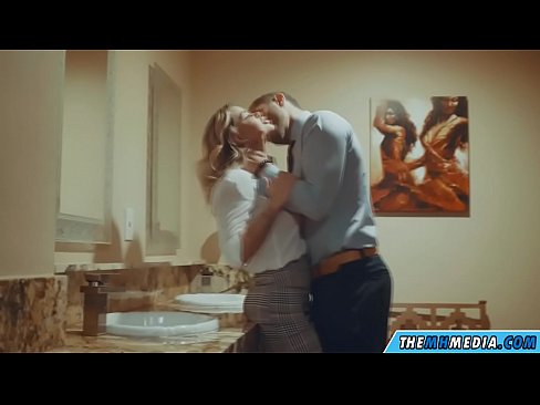 ❤️ Kui rinnakas blondiin võrgutab sind avalikus tualettruumis Kaunis porno at porn et.hentai-ita.ru